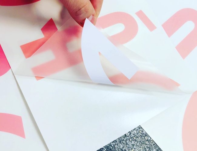 Vágott felirat készítés nxomtatással.