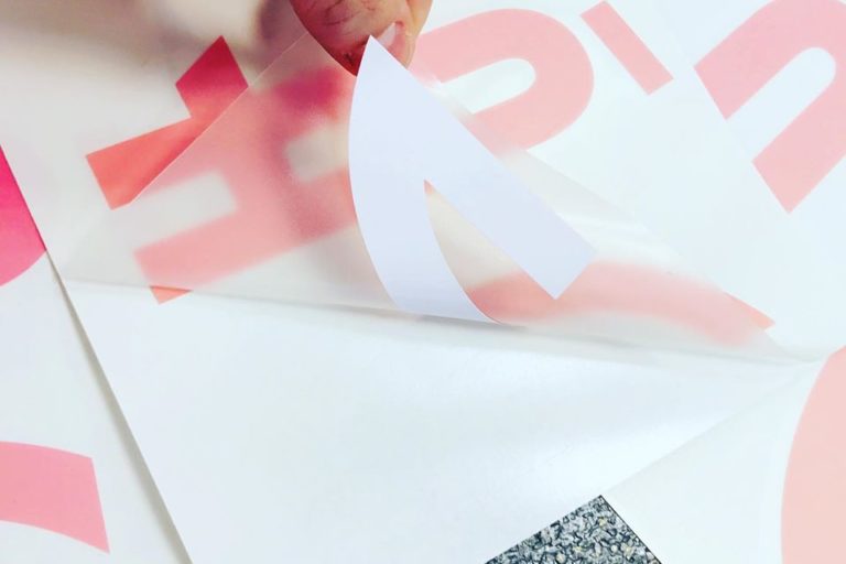 Vágott felirat készítés nyomtatással. Vágott felirat készítés nxomtatással.