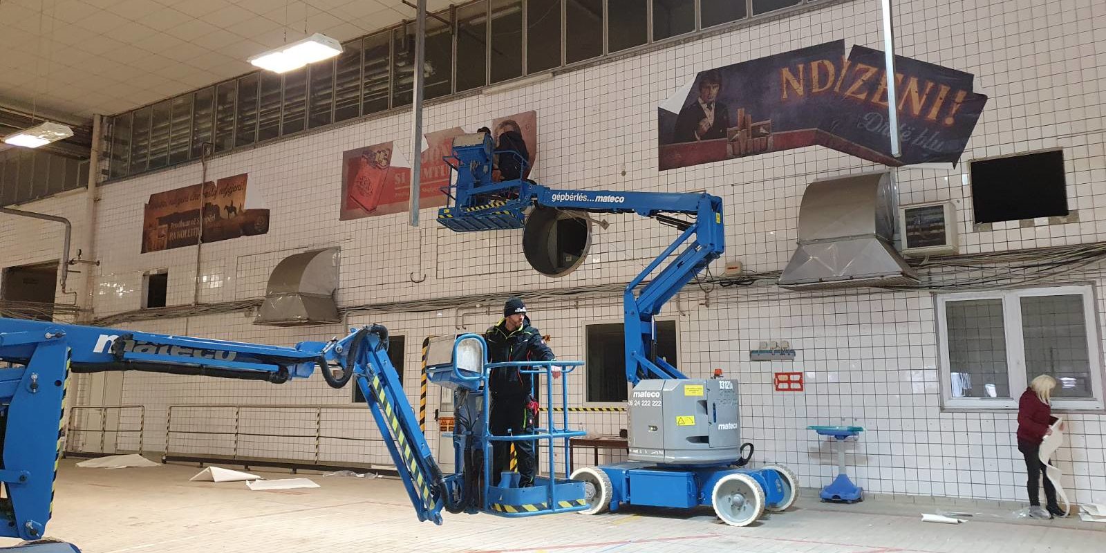 Filmes díszlet dekor Egy elhagyatott gyárépületre kellett elhagyatott dekorokat feltennünk a Danonban. FBI