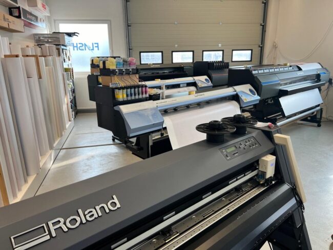 szélesformátumú reklámdekoráció nyomtatás