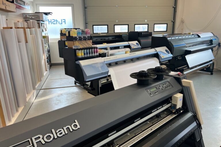 szélesformátumú reklámdekoráció nyomtatás