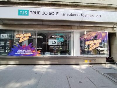 Reklámdekoráció kirakaton